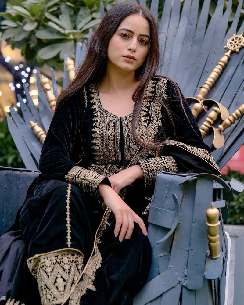 Srk D No 5017 Velvet With Heavy Embroidery Sequence Work Kurti Combo