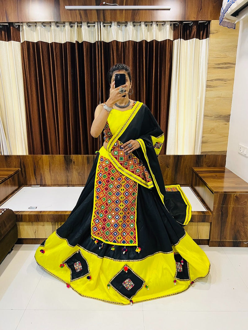 Aawiya Offical Rajwadi Vol 8 Cotton Silk With Gamthi Work Lehnga Choli