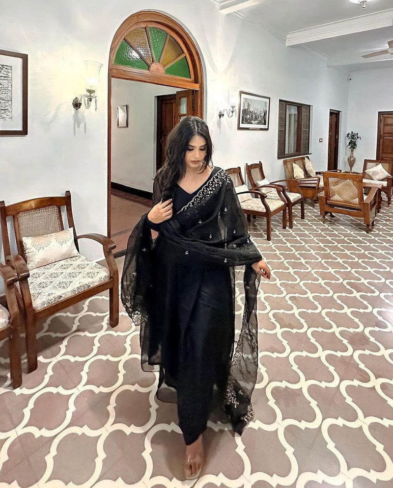 Vad Black Outfit Georgette With Embroidered Work Designer Fancy Kurti Combo Set