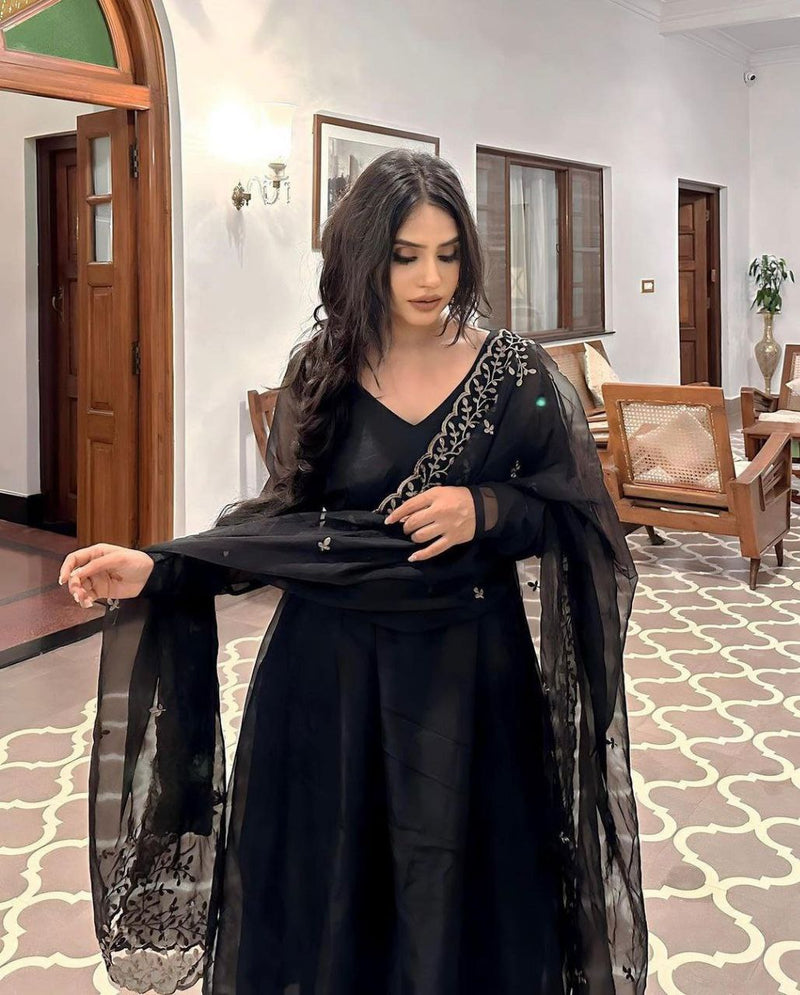 Vad Black Outfit Georgette With Embroidered Work Designer Fancy Kurti Combo Set