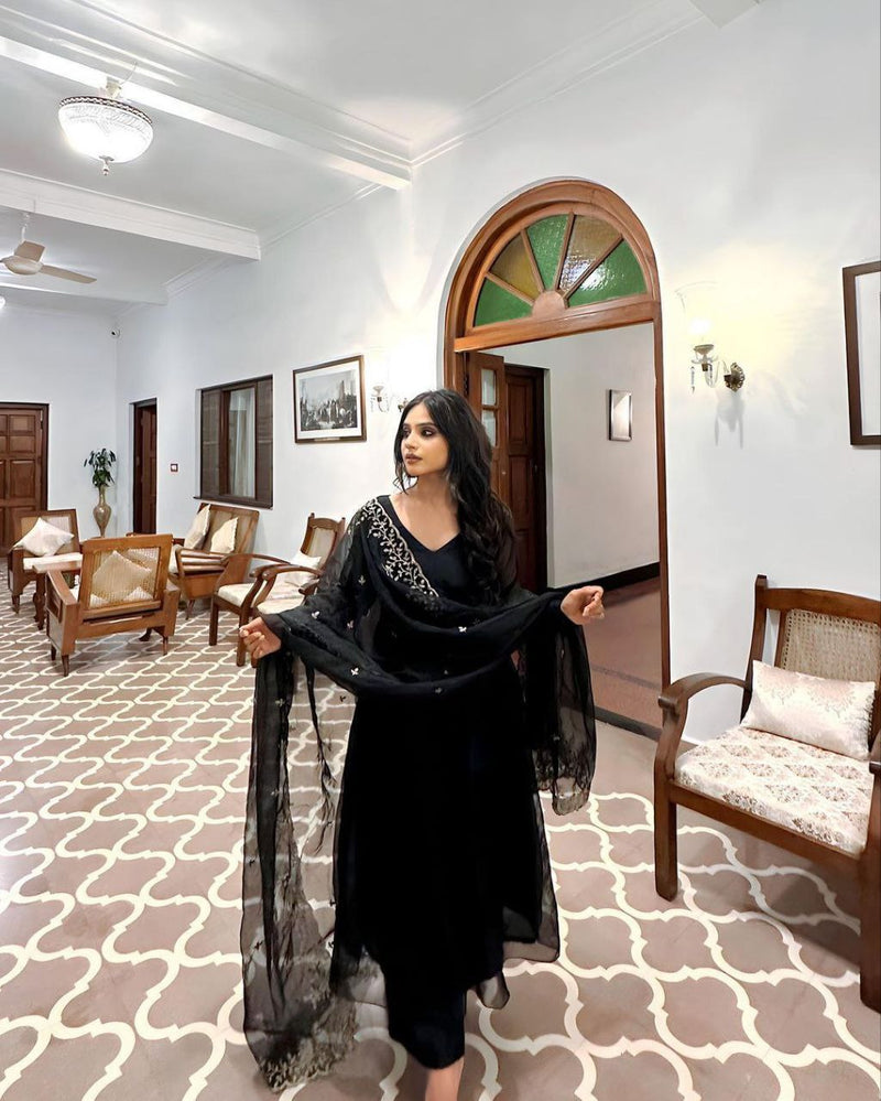 Vad Black Outfit Georgette With Embroidered Work Designer Fancy Kurti Combo Set