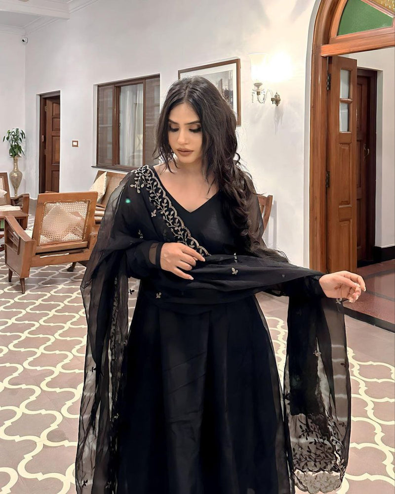 Vad Black Outfit Georgette With Embroidered Work Designer Fancy Kurti Combo Set