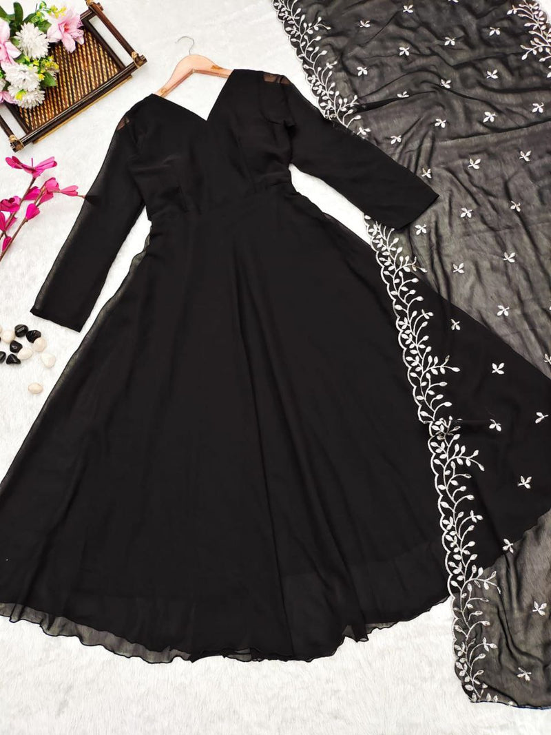 Vad Black Outfit Georgette With Embroidered Work Designer Fancy Kurti Combo Set