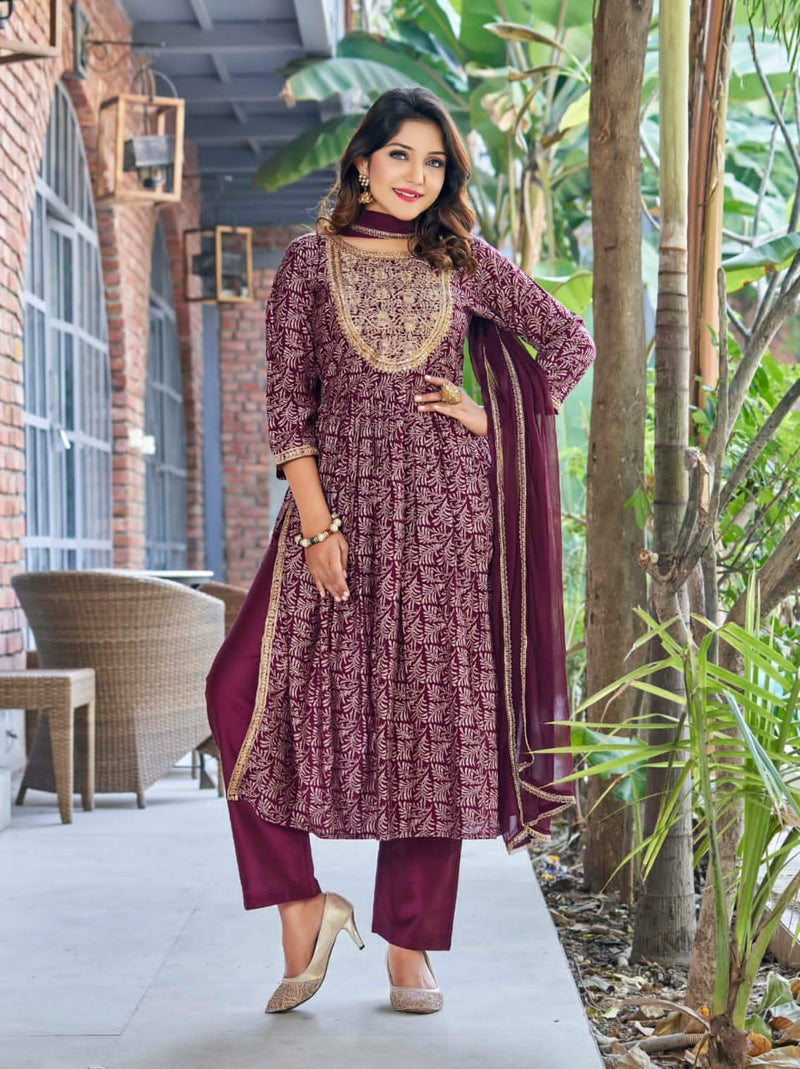 Ossm Mannat Modal With Heavy Beautiful Work Stylish Designer Festive Wear Fancy Kurti