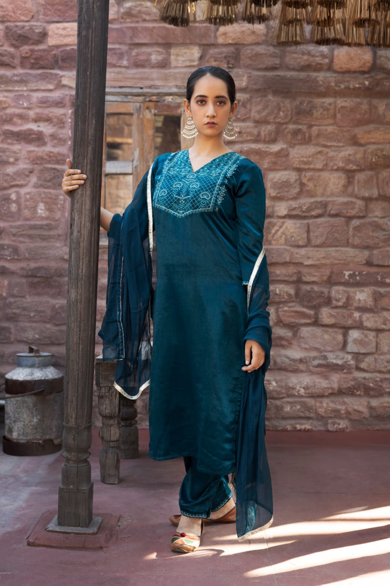 100 Miles Sitara Velvet With Fancy Work Stylish Designer Winter Wear Fancy Kurti