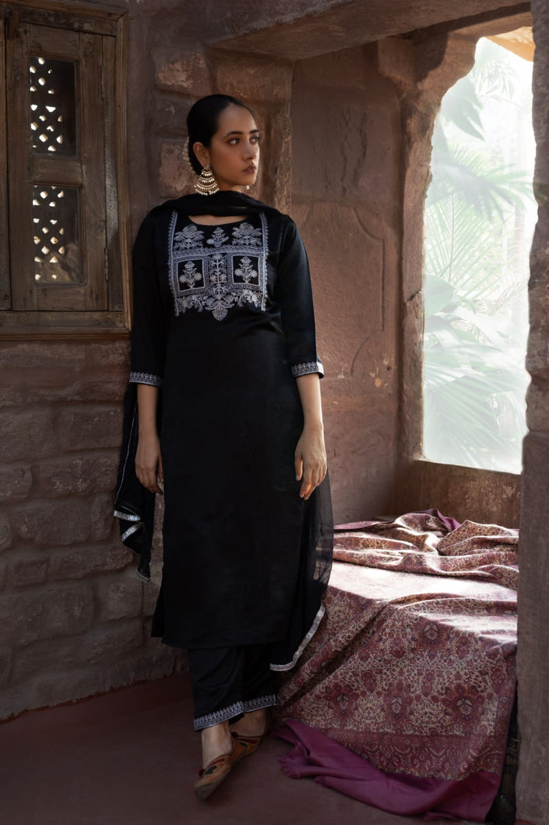 100 Miles Sitara Velvet With Fancy Work Stylish Designer Winter Wear Fancy Kurti