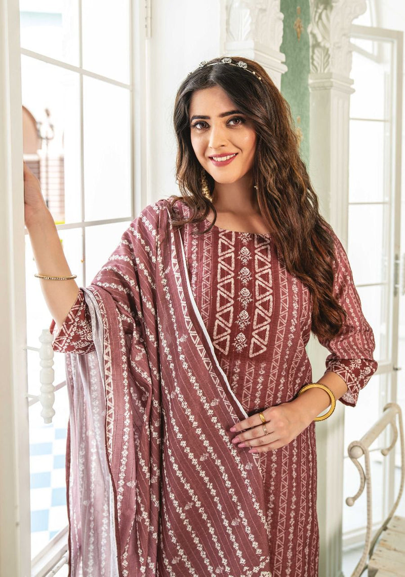 Wanna Zaheen Fancy With Beautiful Work Stylish Designer Party Wear Kurti